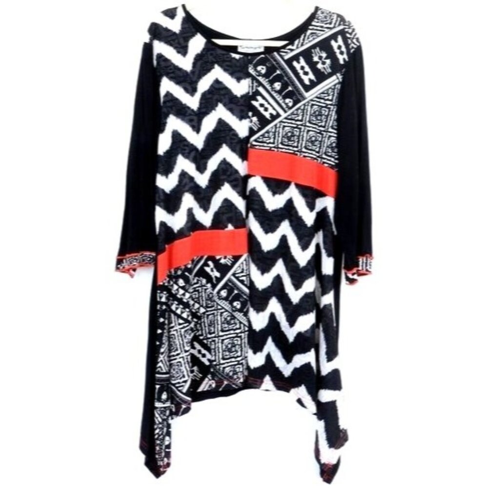 Serengeti Zig Zag Black White Artsy Mature PLUS 1X Hanky Hem Flowy Tunic Top‎